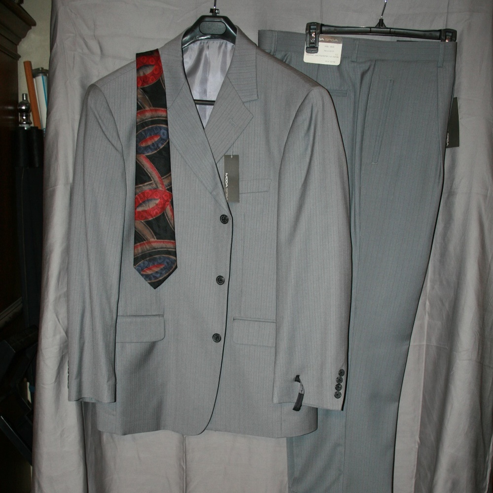 Mens Suit NWT
